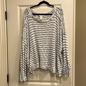 We The People pullover - Size Large